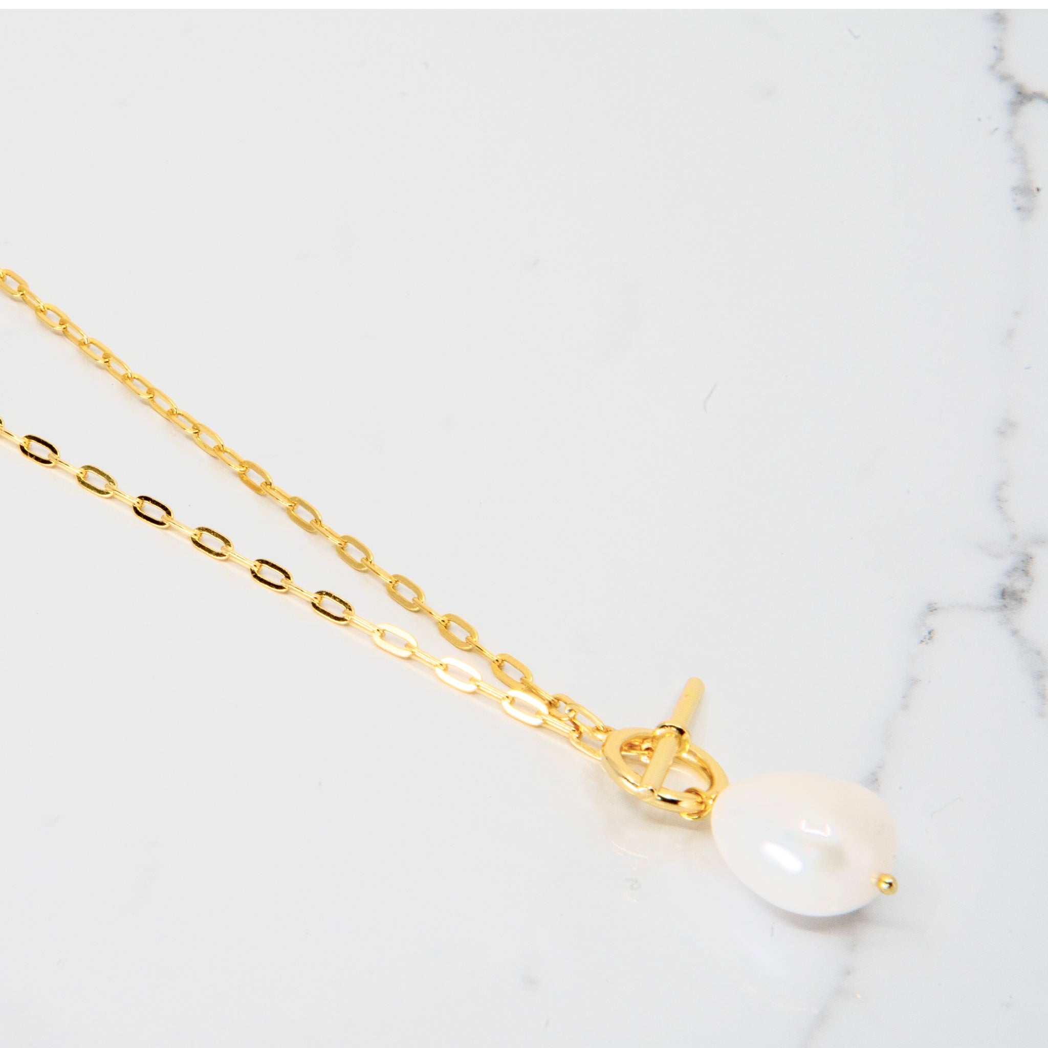 Paper Clip Toggle Pearl Necklace
